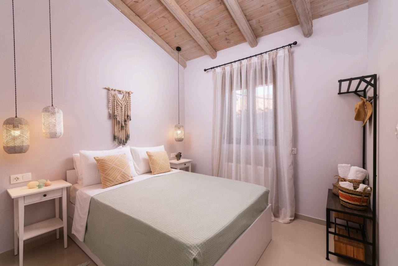 Villa Repsimia With Private Jacuzzi Kokkinos Pirgos Exterior photo