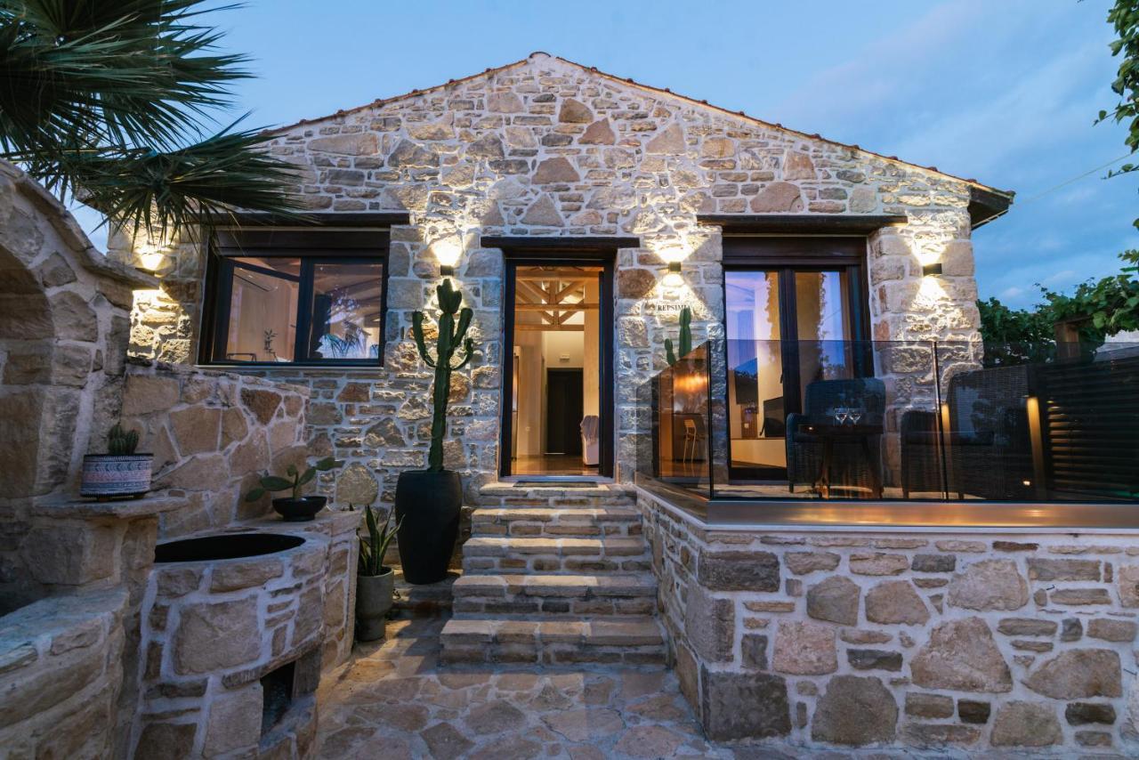 Villa Repsimia With Private Jacuzzi Kokkinos Pirgos Exterior photo